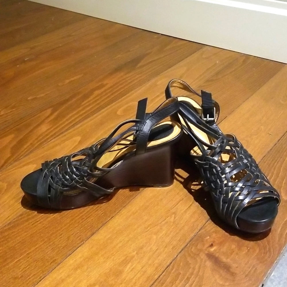 - Fossil leather wedge sandal. Size 8.5